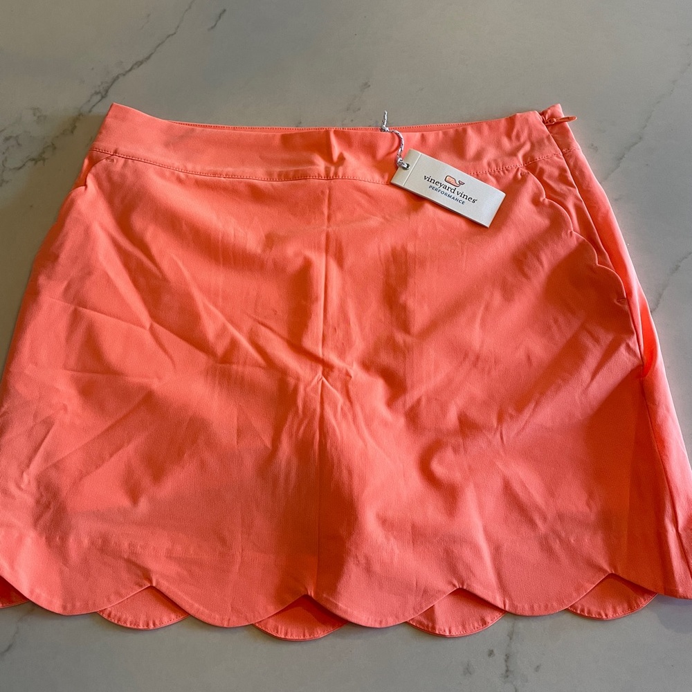 Vineyard vines tennis golf skirt shorts.  NWT. Side zip.  Back pockets both zip.